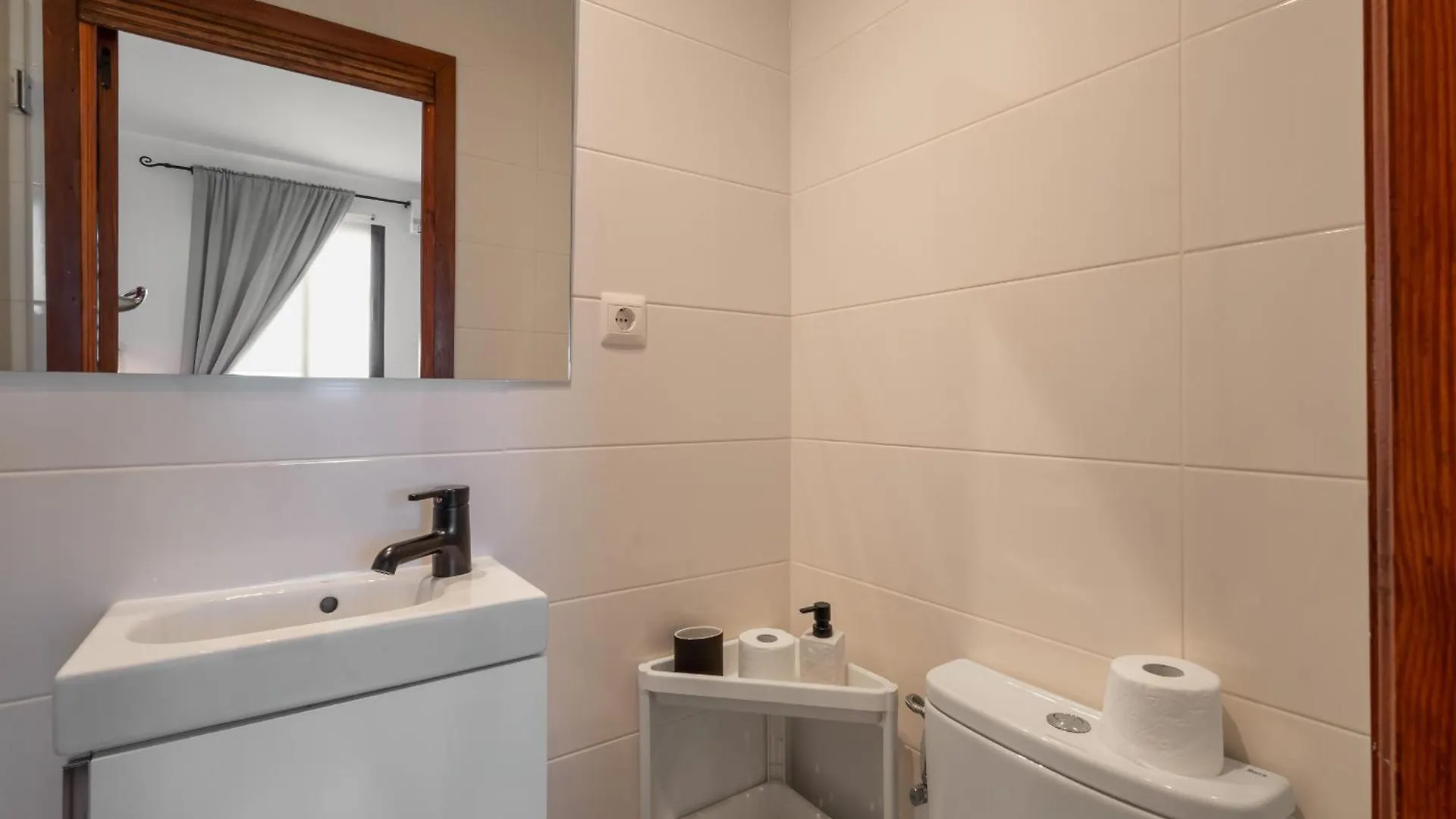 Tetuan 40 Oasis Properties Нерха 0*,